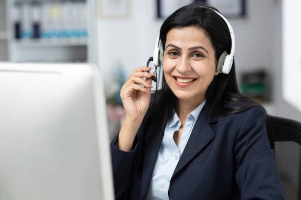 Sandra customer care representative from Comfort Transfers smiling while wearing a headset.